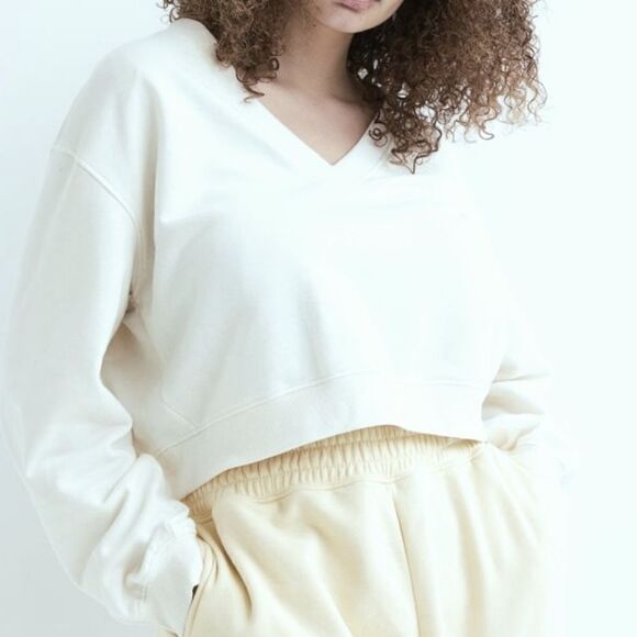 Newport News Women's White Cropped  Long Sleeve V-Neck Sweatshirt - Picture 1 of 11